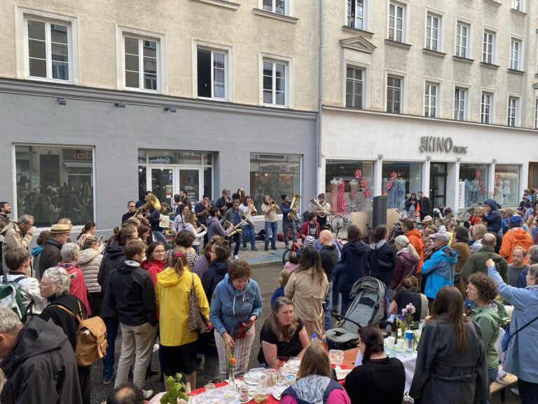 Wild Dinner – 300 HaidhauserInnen feiern